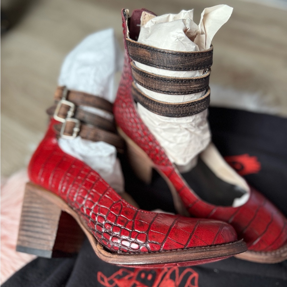 Freebird Red Randi, size 5. Worn once